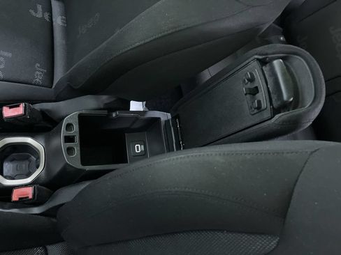 Used 2017 Jeep Renegade Latitude AWD/4WD image 26