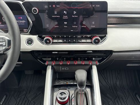 Used 2024 GMC Canyon AT4X AWD/4WD image 12