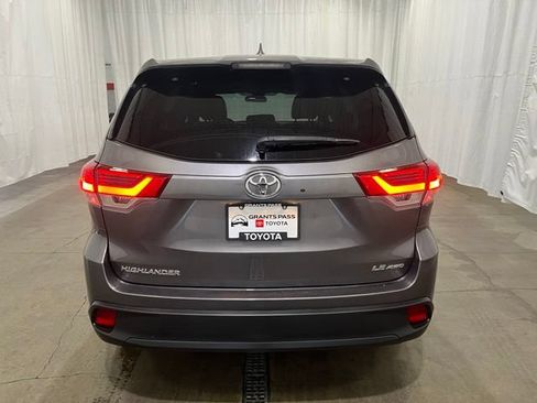 Certified 2018 Toyota Highlander Plus AWD/4WD image 5