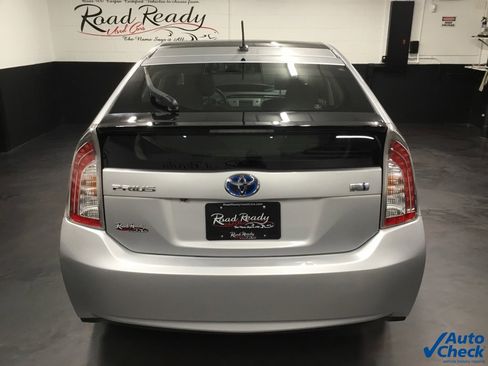 Used 2015 Toyota Prius Three image 9