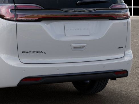New 2026 Chrysler Pacifica Select AWD/4WD image 13
