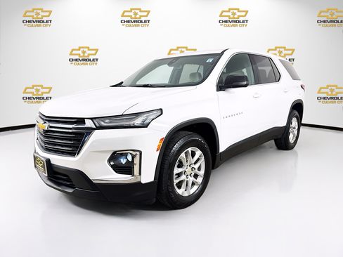 Used 2023 Chevrolet Traverse LS FWD image 3
