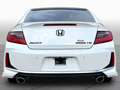 Used 2016 Honda Accord Touring image 5