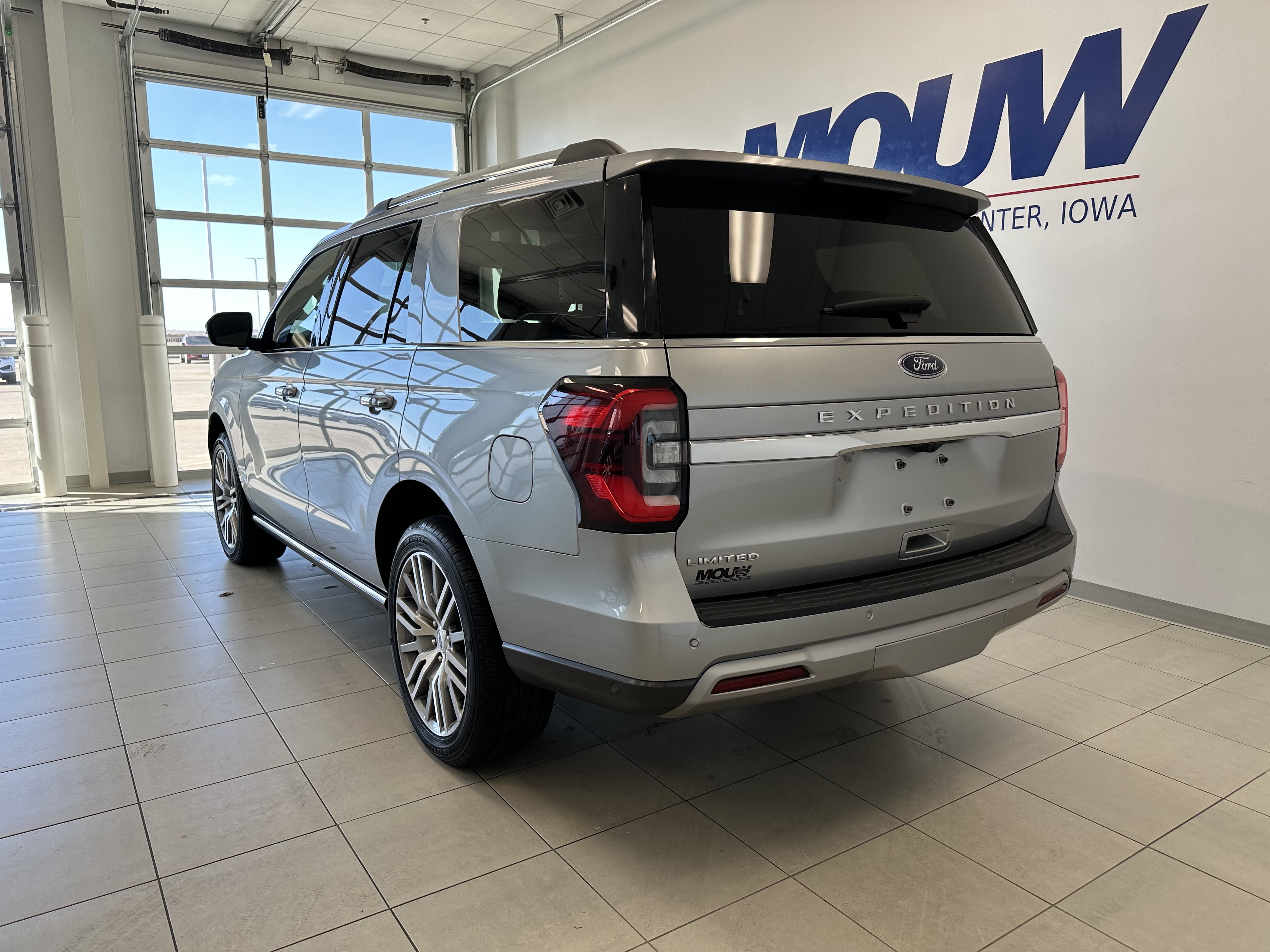 Used 2022 Ford Expedition Limited AWD/4WD image 6