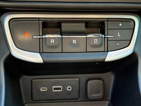 Used 2024 GMC Terrain SLE AWD/4WD image 28