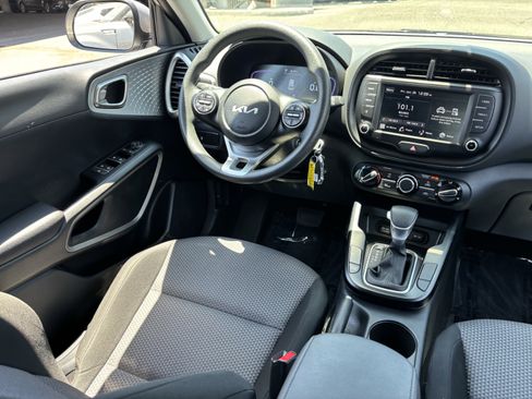 Certified 2025 Kia Soul LX w/ LX Technology Package FWD image 12