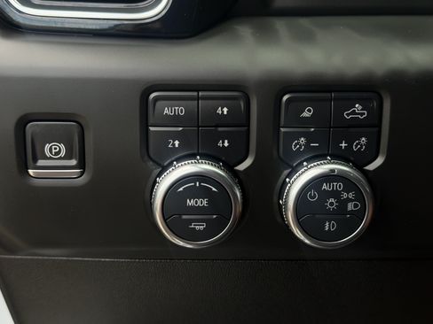 Used 2025 GMC Sierra 2500 Denali AWD/4WD image 21
