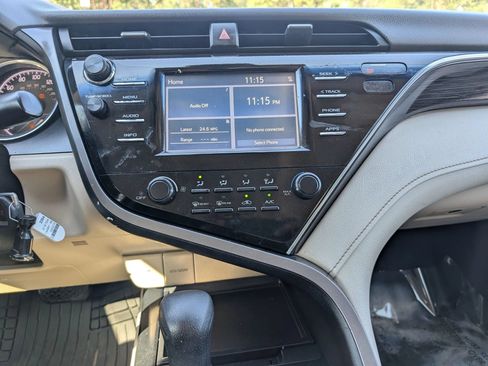 Used 2018 Toyota Camry LE FWD image 27
