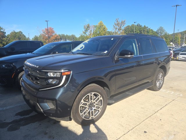 Used 2025 Ford Expedition Active AWD/4WD image 9