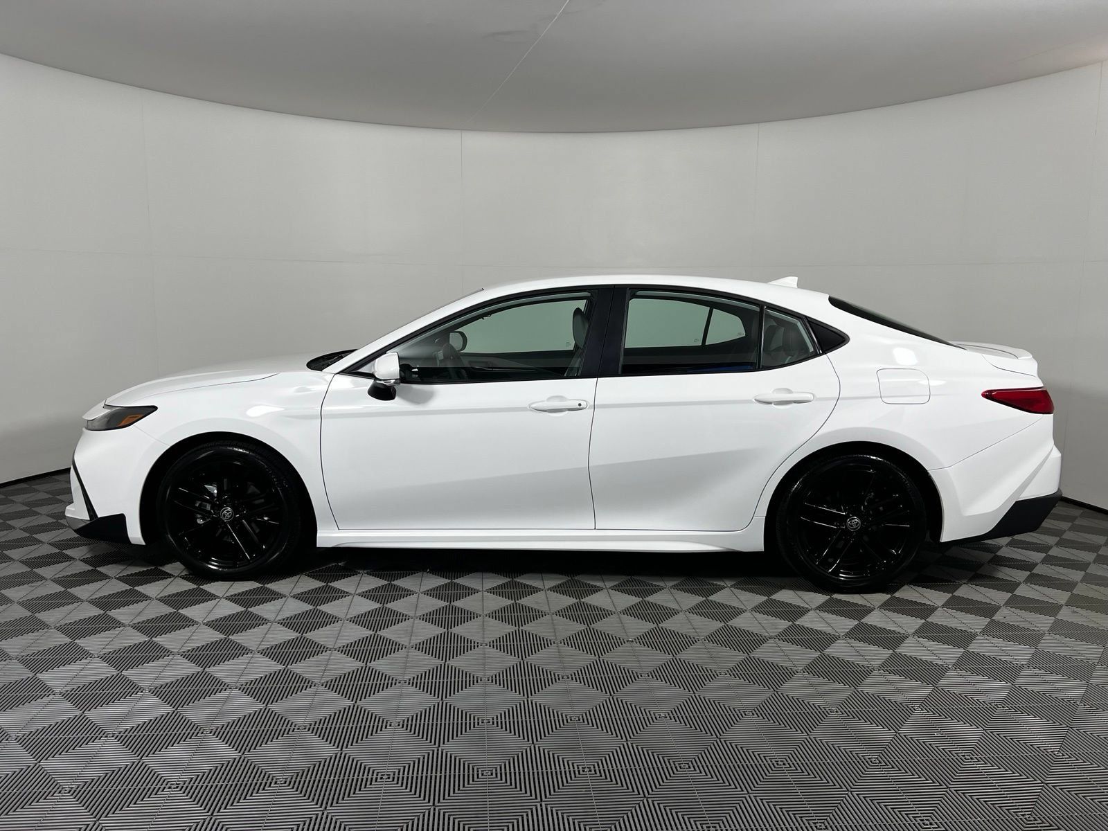 Used 2026 Toyota Camry SE FWD image 8