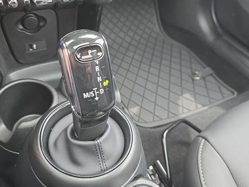 Used 2024 MINI Cooper 2-Door Hardtop FWD image 20