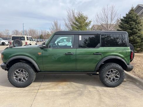 New 2025 Ford Bronco Badlands image 9