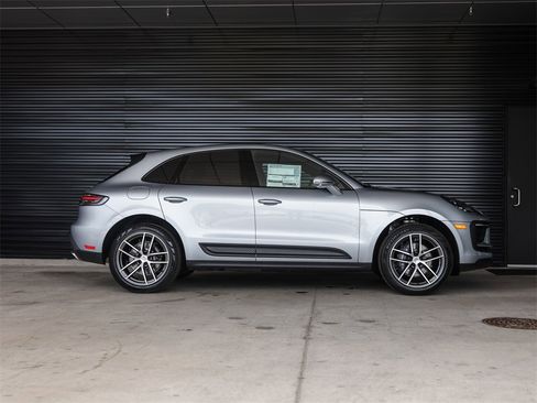 Used 2025 Porsche Macan image 8