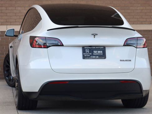 Used 2023 Tesla Model Y Performance AWD/4WD image 11