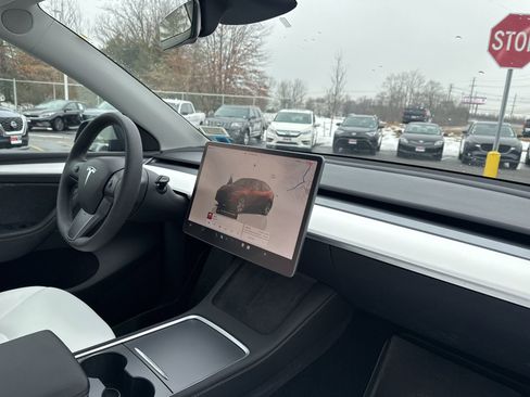 Used 2023 Tesla Model Y Long Range image 14