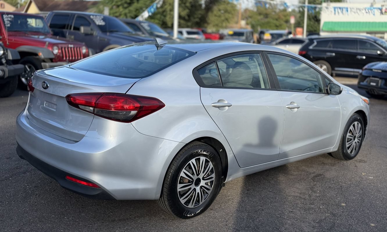 Used 2017 Kia Forte LX FWD image 3