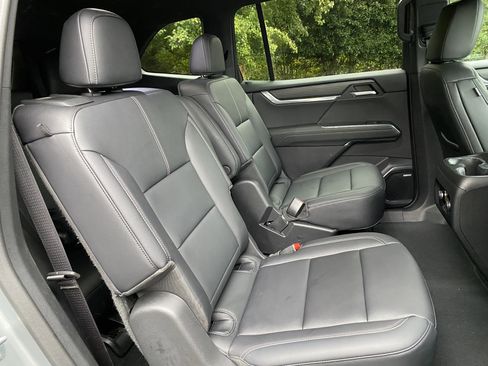 Used 2024 GMC Acadia Elevation image 36