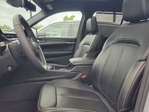 Used 2025 Jeep Grand Cherokee Limited w/ Luxury Tech Group II AWD/4WD image 6