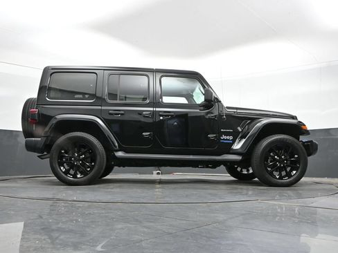 Used 2022 Jeep Wrangler Unlimited Sahara w/ Cold Weather Group AWD/4WD image 43