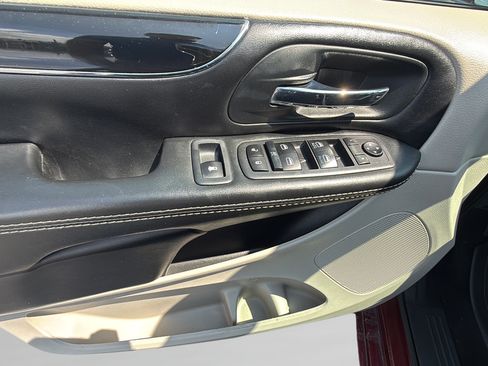 Used 2020 Dodge Grand Caravan SXT FWD image 23