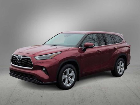 Used 2022 Toyota Highlander LE AWD/4WD image 4