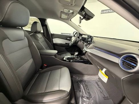 New 2025 Chevrolet Trax LT w/ Driver Confidence Package image 15