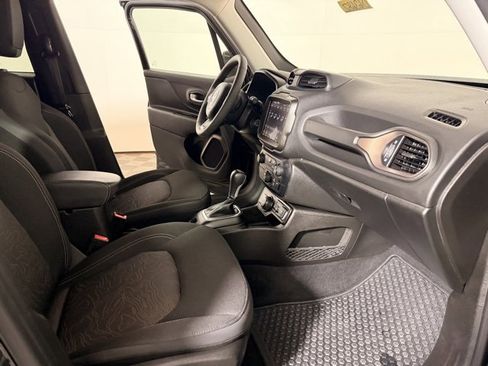 Certified 2023 Jeep Renegade Latitude image 31