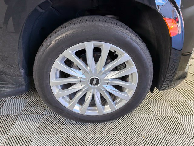 Used 2024 Cadillac Escalade Luxury RWD image 16