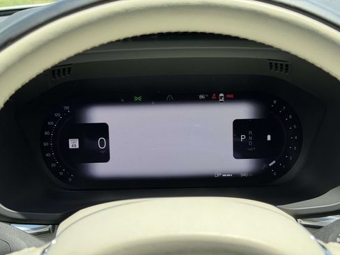 Used 2024 Volvo XC60 B5 Plus AWD/4WD image 11
