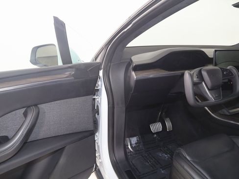 Used 2022 Tesla Model X image 57