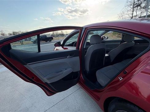 Used 2017 Hyundai Elantra SE image 13