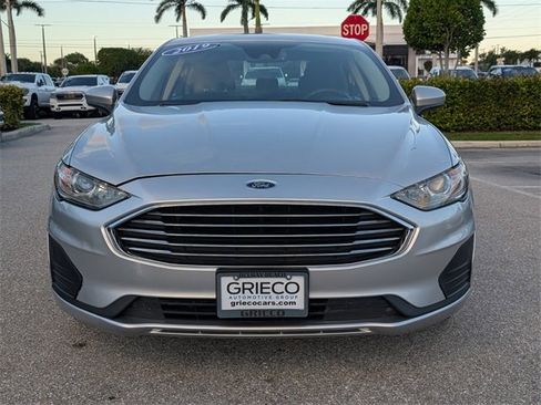Used 2019 Ford Fusion SE image 2