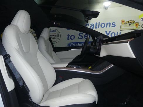 Used 2025 Tesla Model X image 8