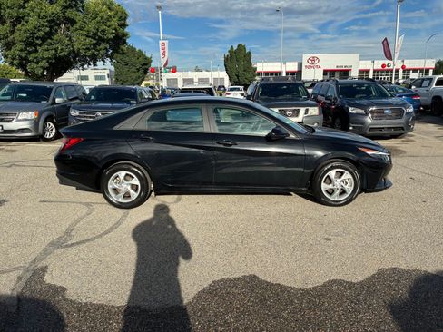 Used 2023 Hyundai Elantra SE FWD image 2