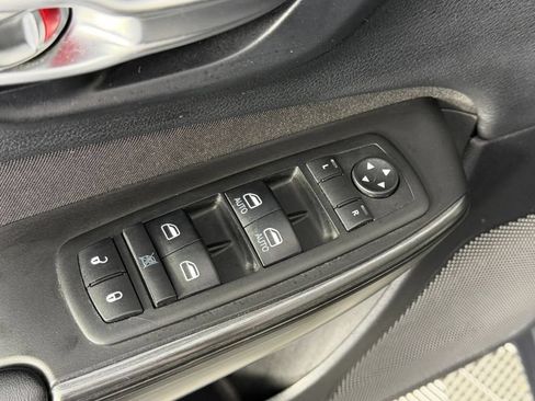 Used 2014 Jeep Cherokee Latitude w/ Cold Weather Group AWD/4WD image 22