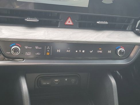 Used 2025 Kia Sportage X-Line image 18