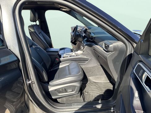 Used 2020 Ford Explorer XLT w/ Equipment Group 202A image 55