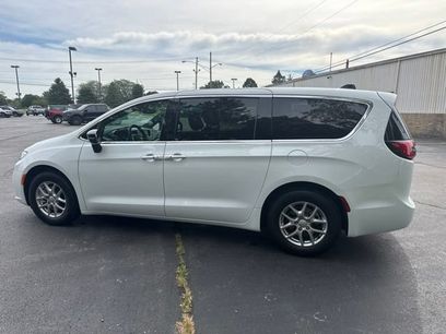 Used 2026 Chrysler Pacifica Select