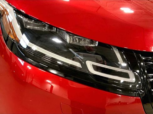 Used 2018 Land Rover Range Rover Velar R-Dynamic HSE image 28