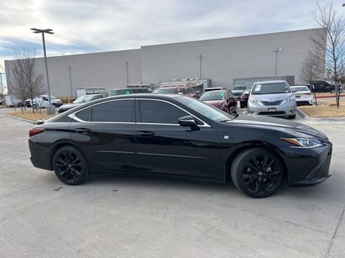 Used 2022 Lexus ES 350 F Sport image 2