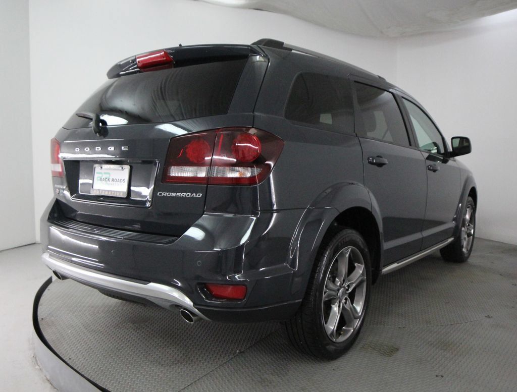 Used 2018 Dodge Journey Crossroad w/ Nav & Sun Group AWD/4WD image 9
