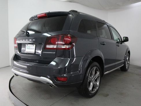 Used 2018 Dodge Journey Crossroad w/ Nav & Sun Group AWD/4WD image 9