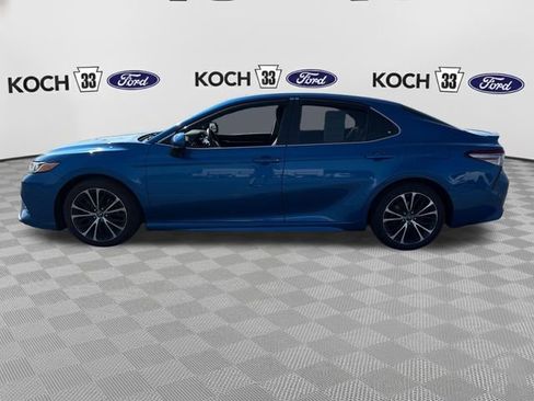 Used 2018 Toyota Camry SE w/ Moonroof Package FWD image 4