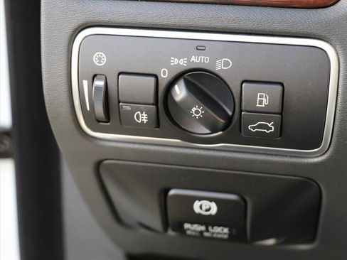 Used 2014 Volvo XC70 3.2 image 16