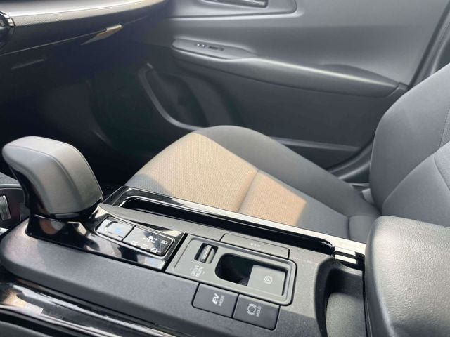 Certified 2025 Toyota Prius FWD image 32
