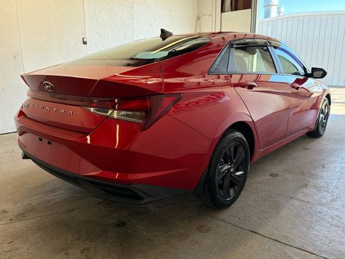 Used 2022 Hyundai Elantra SEL image 5