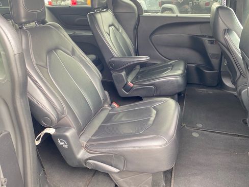 Used 2022 Chrysler Pacifica Touring-L w/ S Appearance Package image 24