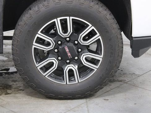 Used 2022 GMC Sierra 2500 AT4 w/ AT4 Preferred Package image 12