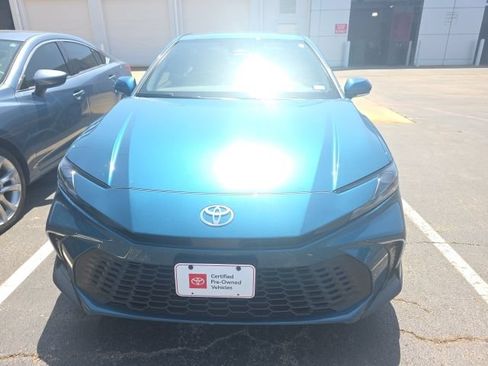 Used 2025 Toyota Camry SE w/ Convenience Package FWD image 2