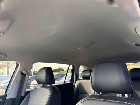 Certified 2024 Volkswagen Tiguan SE image 12